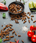 Pražení cvrčci s chilli, limetkou a rajčaty, jedlý hmyz | Sens